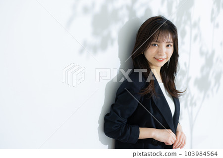 Business woman 103984564