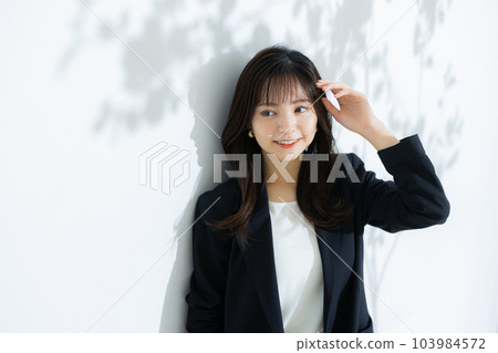 Business woman 103984572