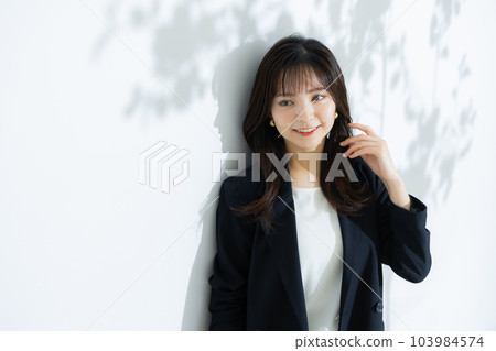 Business woman Business woman 103984574