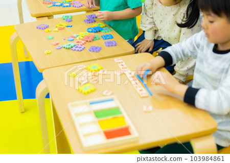 Kindergarten classroom study Kindergarten classroom study 103984861