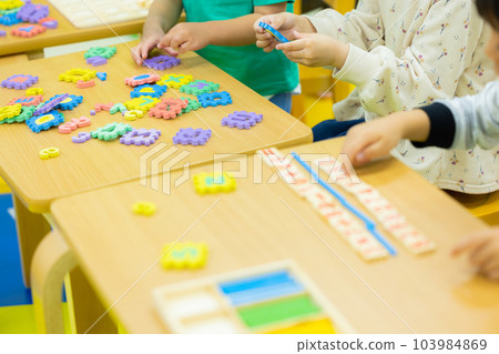 Kindergarten classroom study 103984869