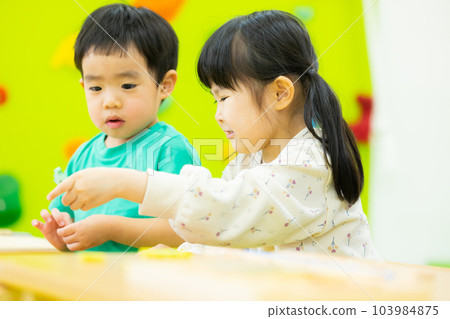 Kindergarten classroom study 103984875