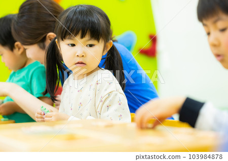 幼兒園課堂學習 幼兒園課堂學習 103984878