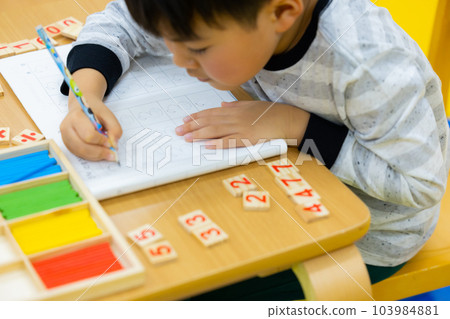 Kindergarten classroom study 103984881