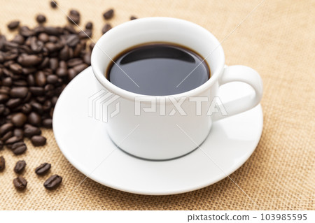 hot coffee on linen 103985595