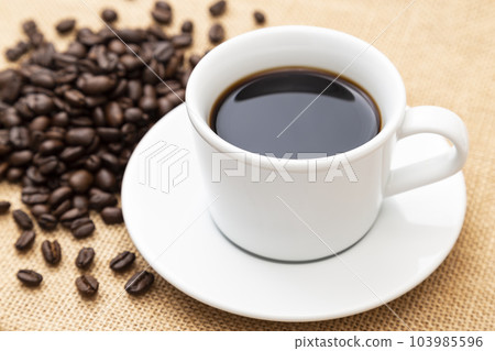 hot coffee on linen 103985596