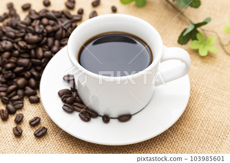 hot coffee on linen 103985601