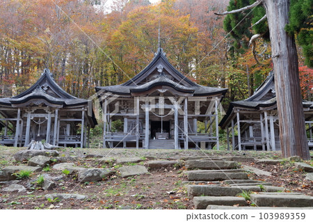 Japan's Shinto sanctuary (Akagami Shrine, Important Cultural Property, Oga City, Akita Prefecture) 103989359
