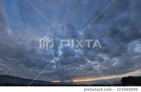 Dramatic dawn sky with various clouds・Spring・Ultra wide angle・Sky mainly・230521am 103989899