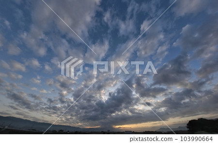 Dawn sky with various clouds / Spring / Super wide angle / Sky mainly / 230521am Dawn sky with various clouds / Spring / Super wide angle / Sky mainly / 230521am 103990664