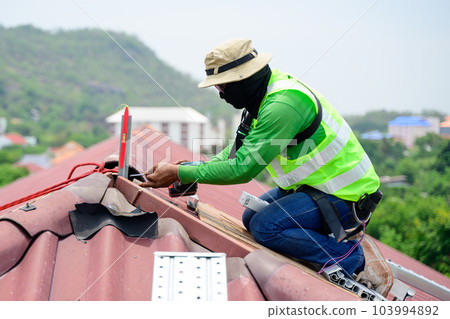 Professional engineer worker installing solar panels system on rooftop Professional engineer worker installing solar panels system on rooftop 103994892