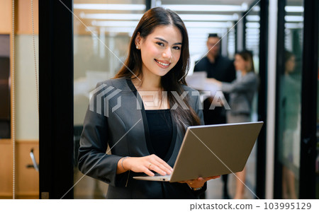 Group of business team meeting and brainstorming at office Group of business team meeting and brainstorming at office 103995129