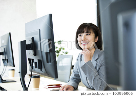 Office woman desk work computer 103996006