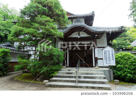 青蓮院門、嫩葉和新綠 青蓮院門、嫩葉和新綠 103996208