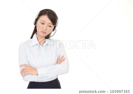 鬱悶的女接線員 103997165