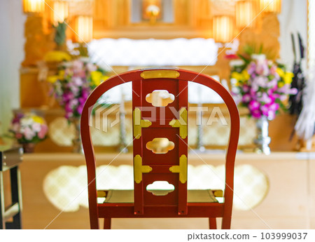 Funeral altar 103999037