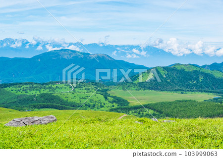 Summer trekking on Mt. Kuruma (view towards the Northern Alps) 103999063