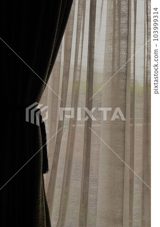 Idea curtain with a sense of transparency that cannot be seen from the outside during the daytime Brown 103999314