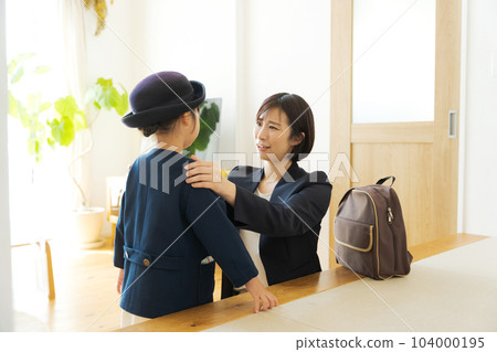 Parents and children preparing to go to kindergarten Parents and children preparing to go to kindergarten 104000195