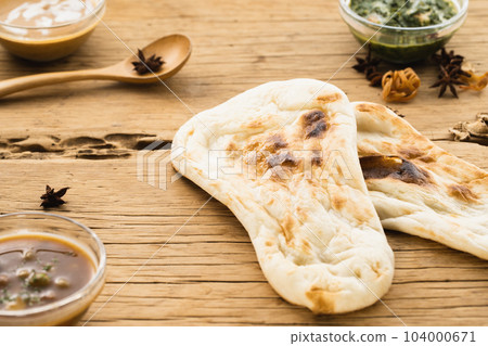 Spice curry and naan on a small plate (natural taste) Spice curry and naan on a small plate (natural taste) 104000671