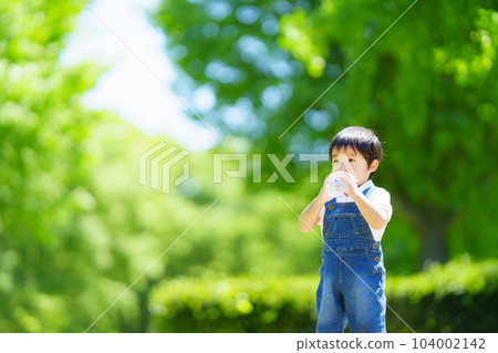 3歲男孩補水 104002142