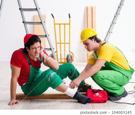 Injured worker and his workmate 104003145