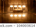 Hot springs and open-air baths at night 104003614