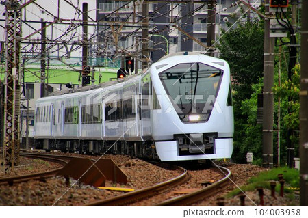The beautifully shining white porcelain ultra-luxury limited express goes to Nikko and Kinugawa... Tobu Railway New limited express "Spacia X" N100 series 104003958