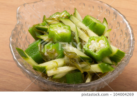 Okra, cucumber, Sanriku mekabu tossed in sticky sauce 104004269