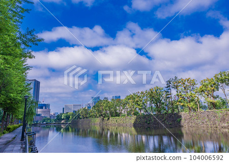 （東京）馬場崎護城河的城市景觀，初夏 104006592