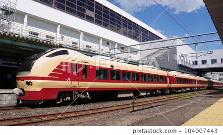 JNR特快色E653系列列車 104007443