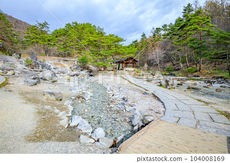春季 草津溫泉 彩之河原公園 群馬縣草津町 春季 草津溫泉 彩之河原公園 群馬縣草津町 104008169