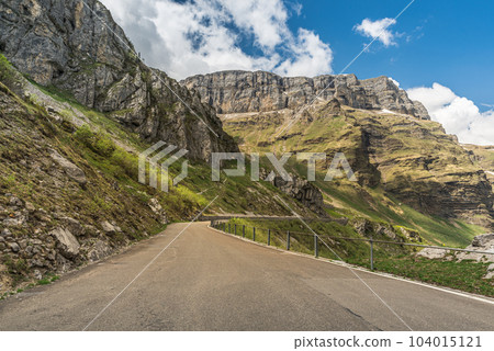 Klausenpass mountain road in the Swiss Alps 104015121