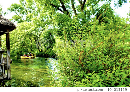 The location of Akira Kurosawa's film "Dream", a landscape of walking on a rubber boat on the clear Tategawa River with a triple water wheel, Azumino City, Nagano Prefecture The location of Akira Kurosawa's film "Dream", a landscape of walking on a rubber boat on the clear Tategawa River with a triple water wheel, Azumino City, Nagano Prefecture 104015139