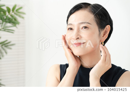 Beauty middle women 104015425