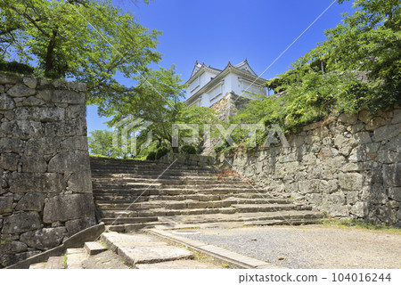 從津山城中央外門通往二之丸的石階（岡山縣津山市） 104016244