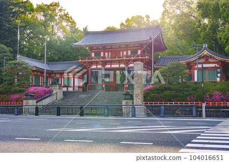 初夏的京都，清晨的八坂神社，西塔門 104016651