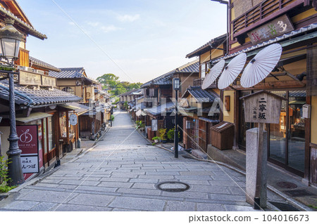 Ninenzaka (Ninenzaka), Kyoto's atmospheric townscape Ninenzaka (Ninenzaka), Kyoto's atmospheric townscape 104016673