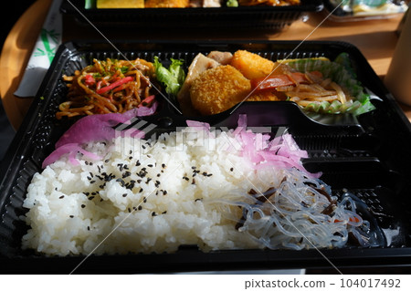 吃了一半的午餐 104017492