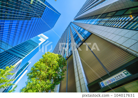 日本東京城市景觀 Otemachi 站和辦公樓的視圖。畫面右側為大手町公園大樓=6月16日 104017631