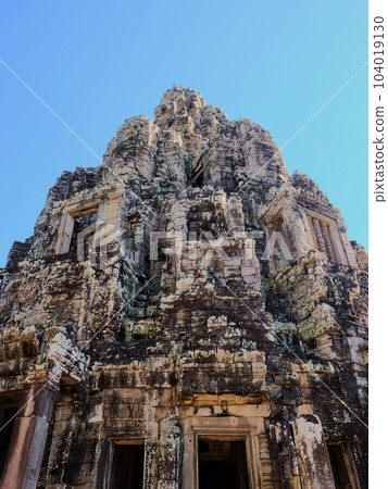 The main building of the ancient temple of the Khmer Empire in Cambodia, Bayon. 104019130