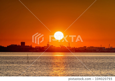 在東京灣的日出 在東京灣的日出 104020793