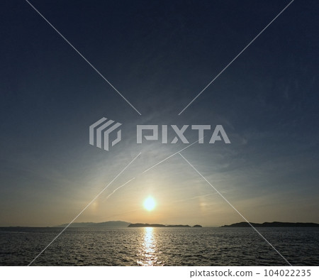 Fantastic spring evening sky and sea with halo, wide angle, mainly sky, 230520pm 104022235