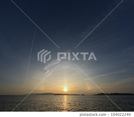 Fantastic spring evening sky and sea with halo, wide angle, mainly sky, 230520pm 104022240
