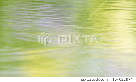 水坑中反射的夏季色彩圖像 104022974
