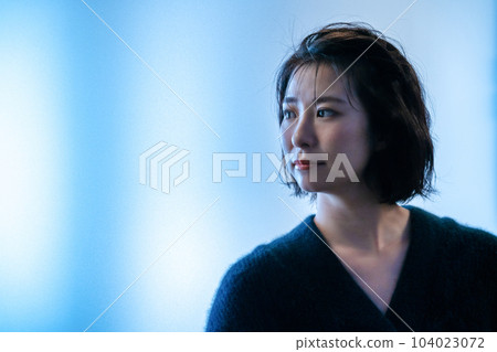 short bob woman wearing black knit 104023072