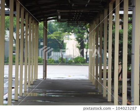 school outdoor corridor 104023287