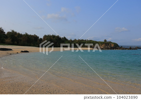 Okinawa's blue sea, blue sky and white clouds Okinawa's blue sea, blue sky and white clouds 104023890