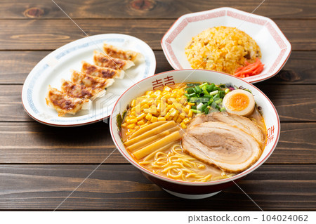 Miso ramen, dumplings and fried rice 104024062