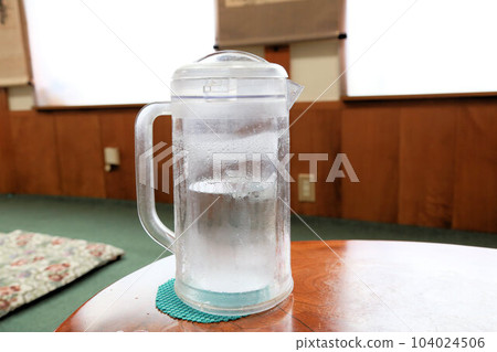 質樸餐廳的大鍋中免費提供水 質樸餐廳的大鍋中免費提供水 104024506